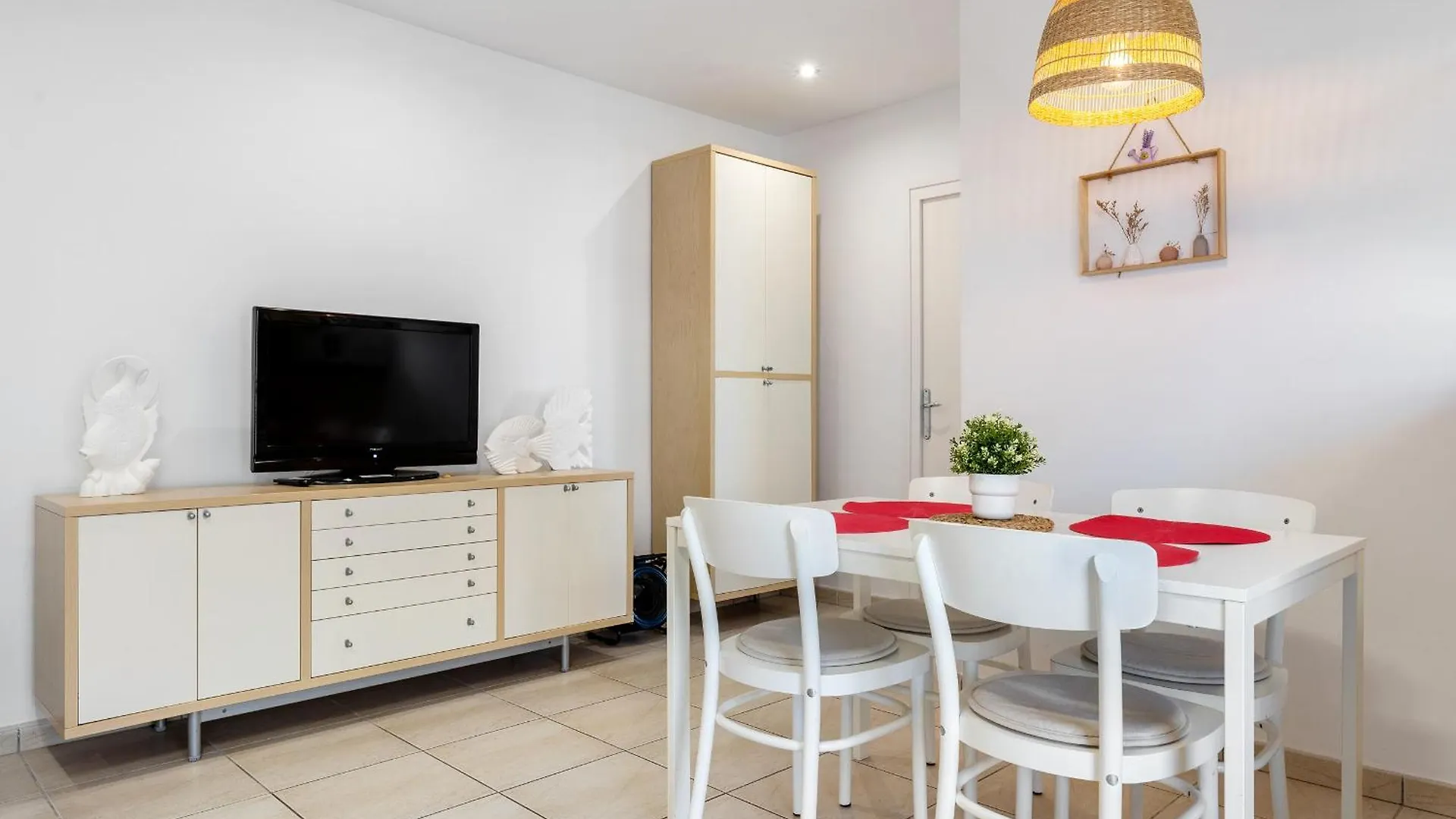 Hauzify I Apartament Llevant Apartment Santa Susanna